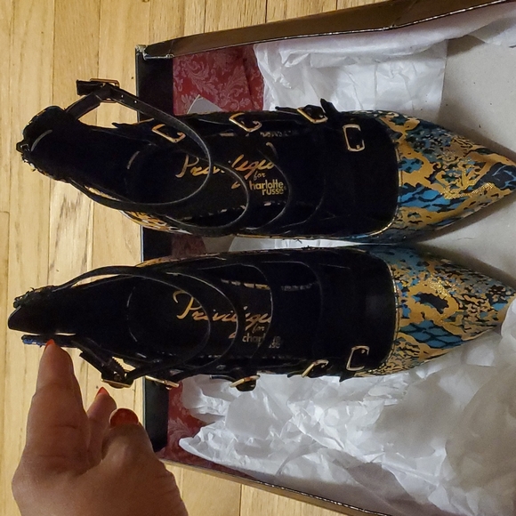 Heels - Picture 2 of 4